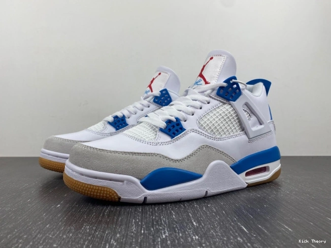DR5415-104 Retro SB Jordan 4 0702